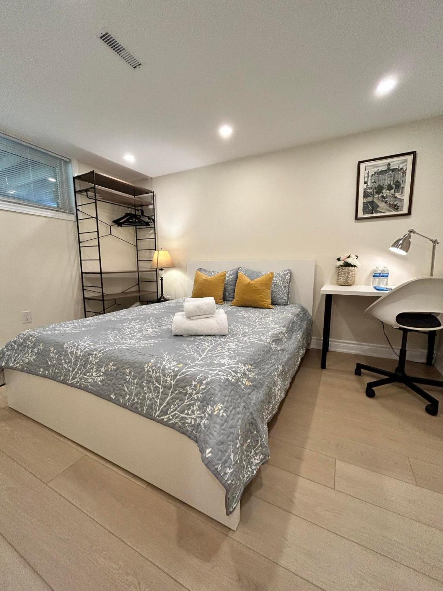 Brand New Lower Home With Exclusive Bathroom Toronto Exterior photo